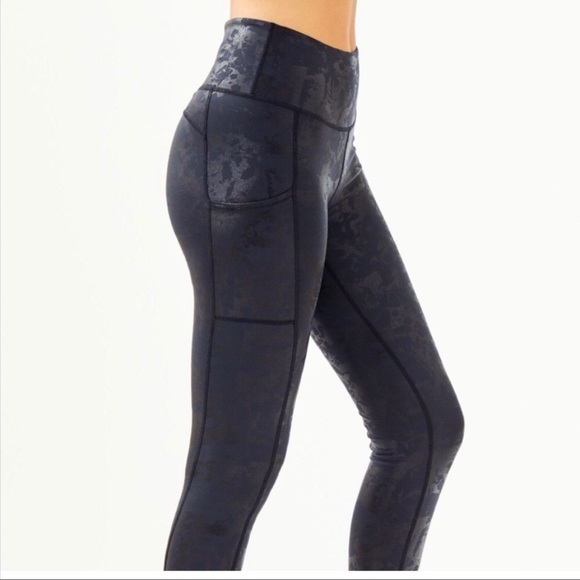 Lilly Pulitzer Pants - Lilly Pulitzer Luxletic Weekender High Rise Onyx Foil Leggings